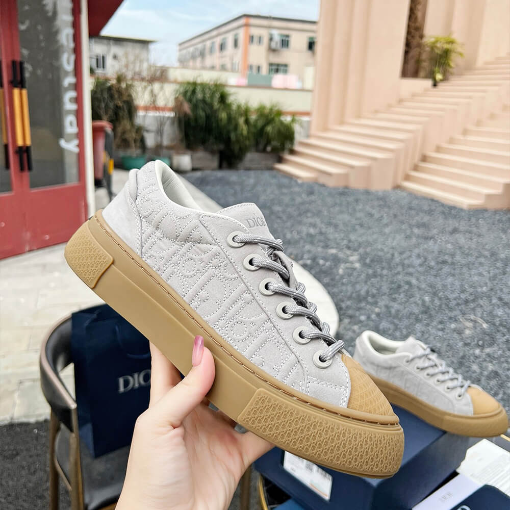 D10r B33 Sneaker