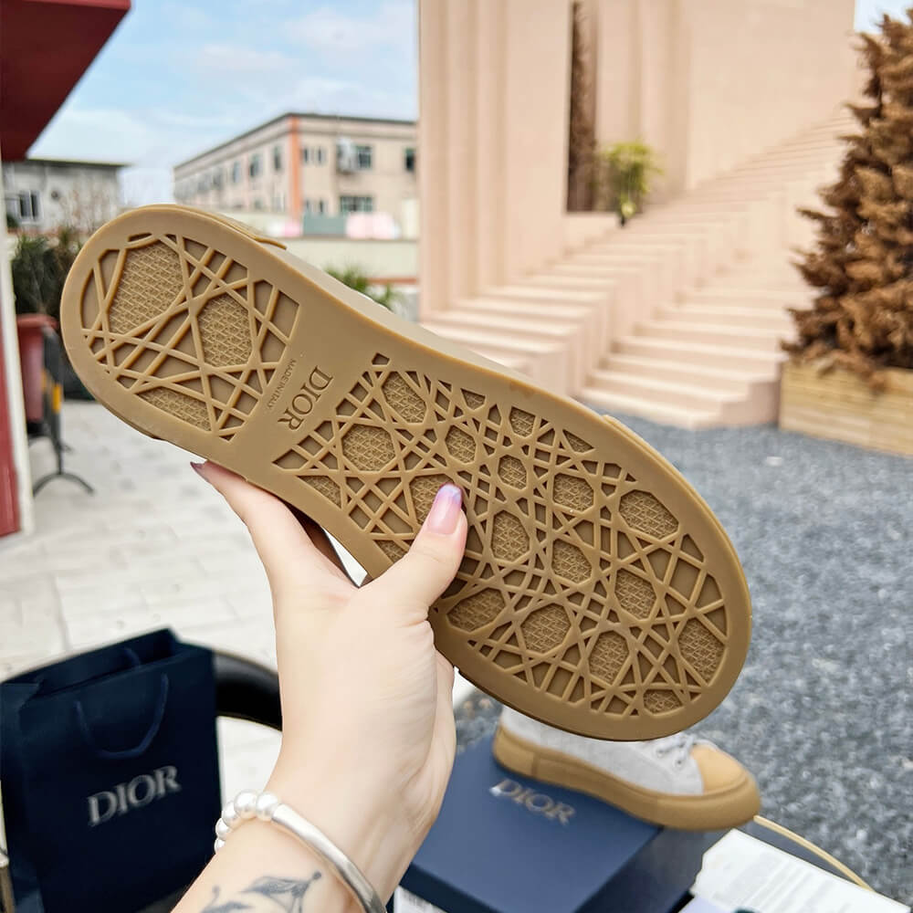 D10r B33 Sneaker