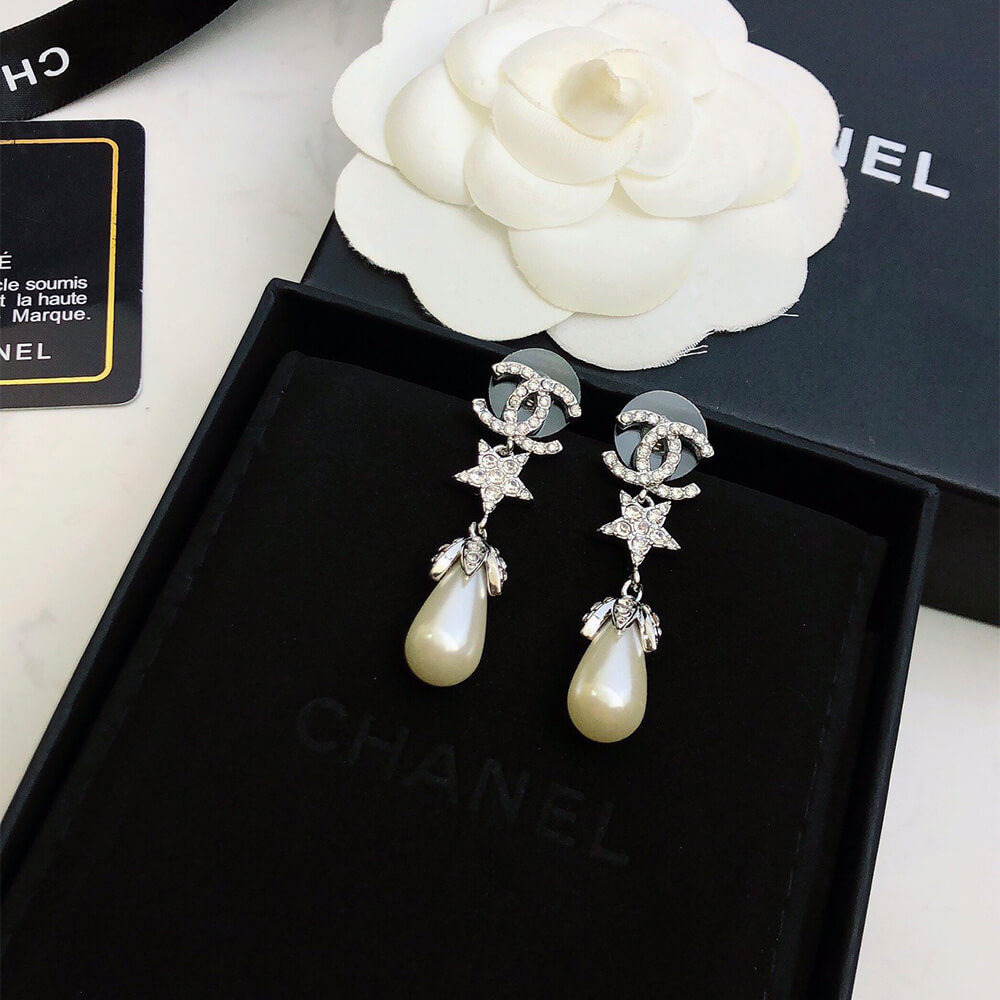 Ch**el PEARL EARRINGS