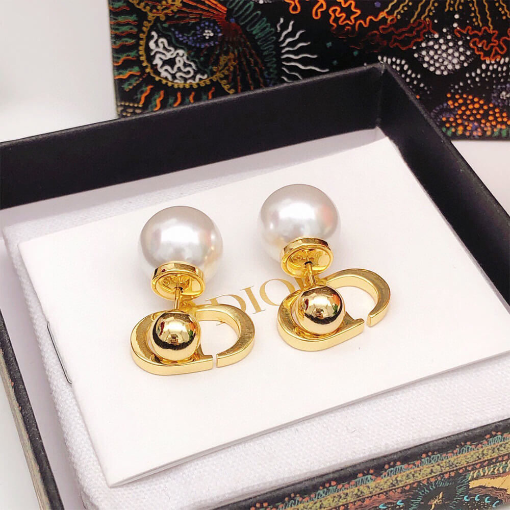 D10r PEARL EARRINGS