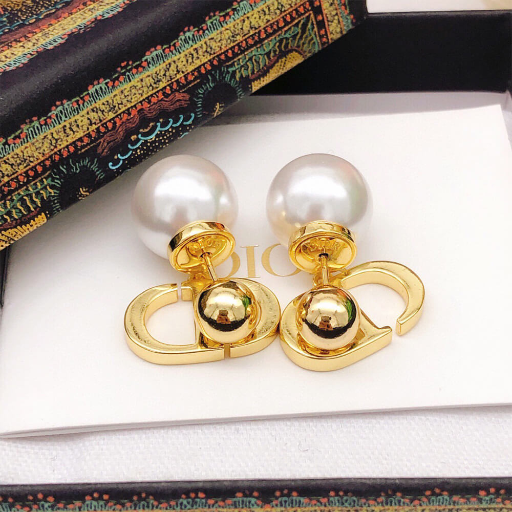 D10r PEARL EARRINGS