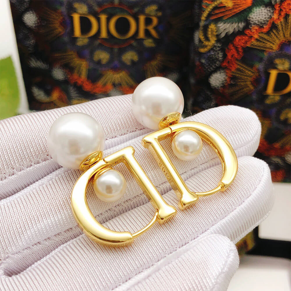 D10r PEARL EARRINGS