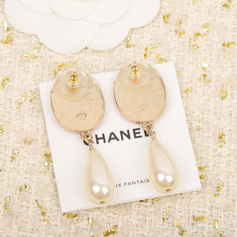 Ch**el PEARL EARRINGS