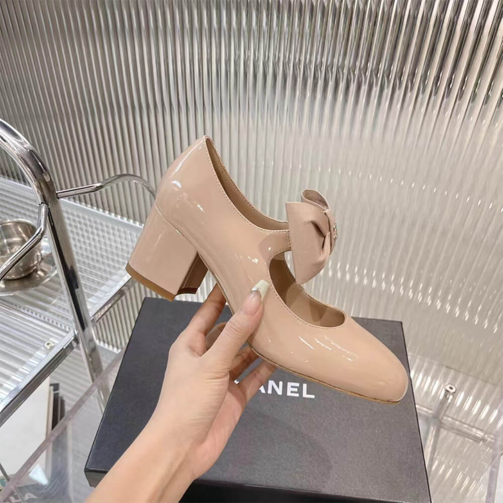 Ch**el Pumps