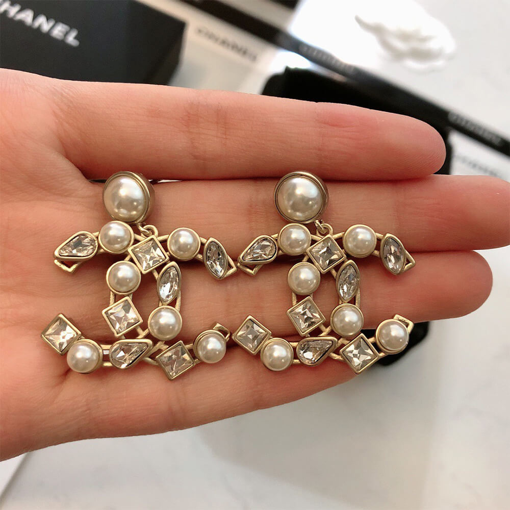 Ch**el PEARL EARRINGS
