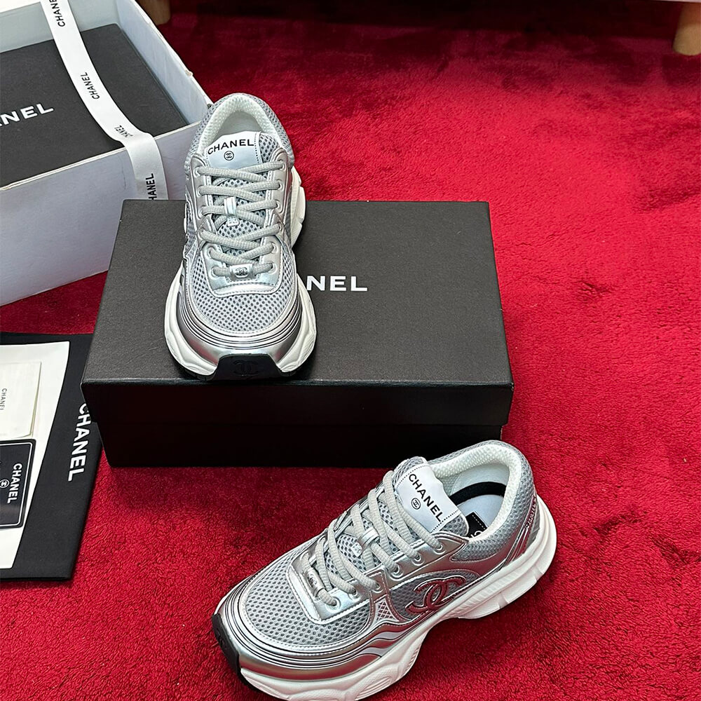 Ch**el Sneaker