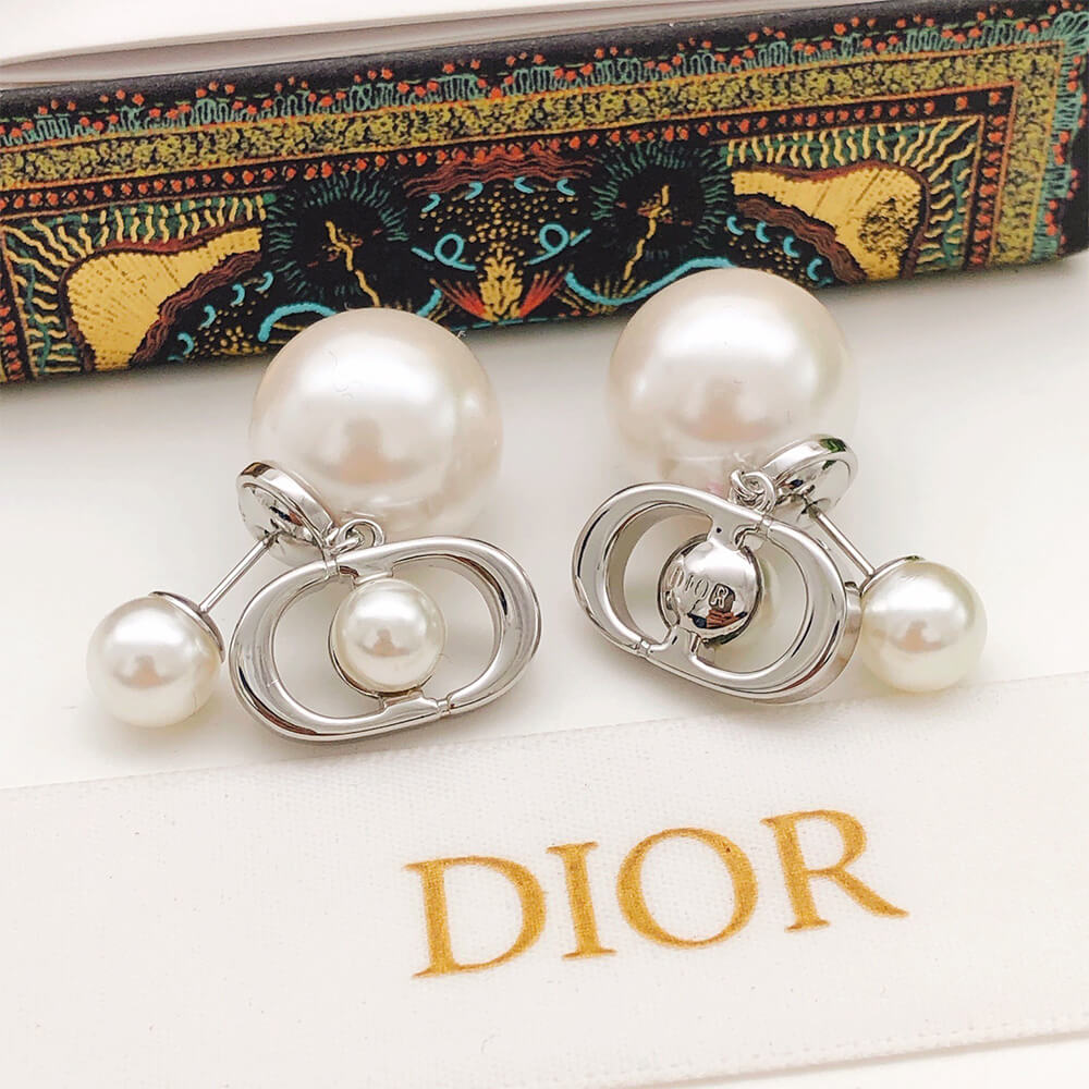 D10r PEARL EARRINGS