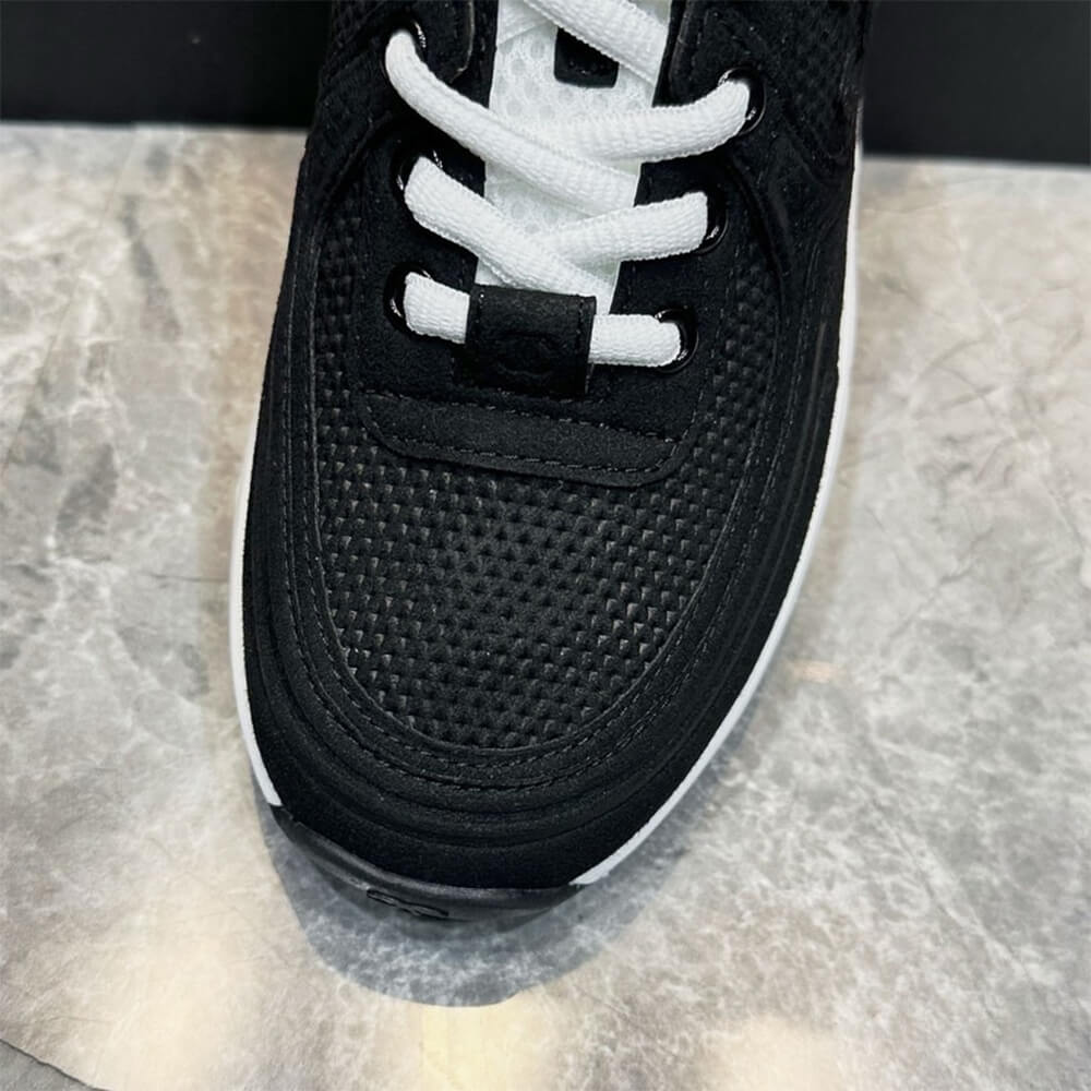 Ch**el Sneaker