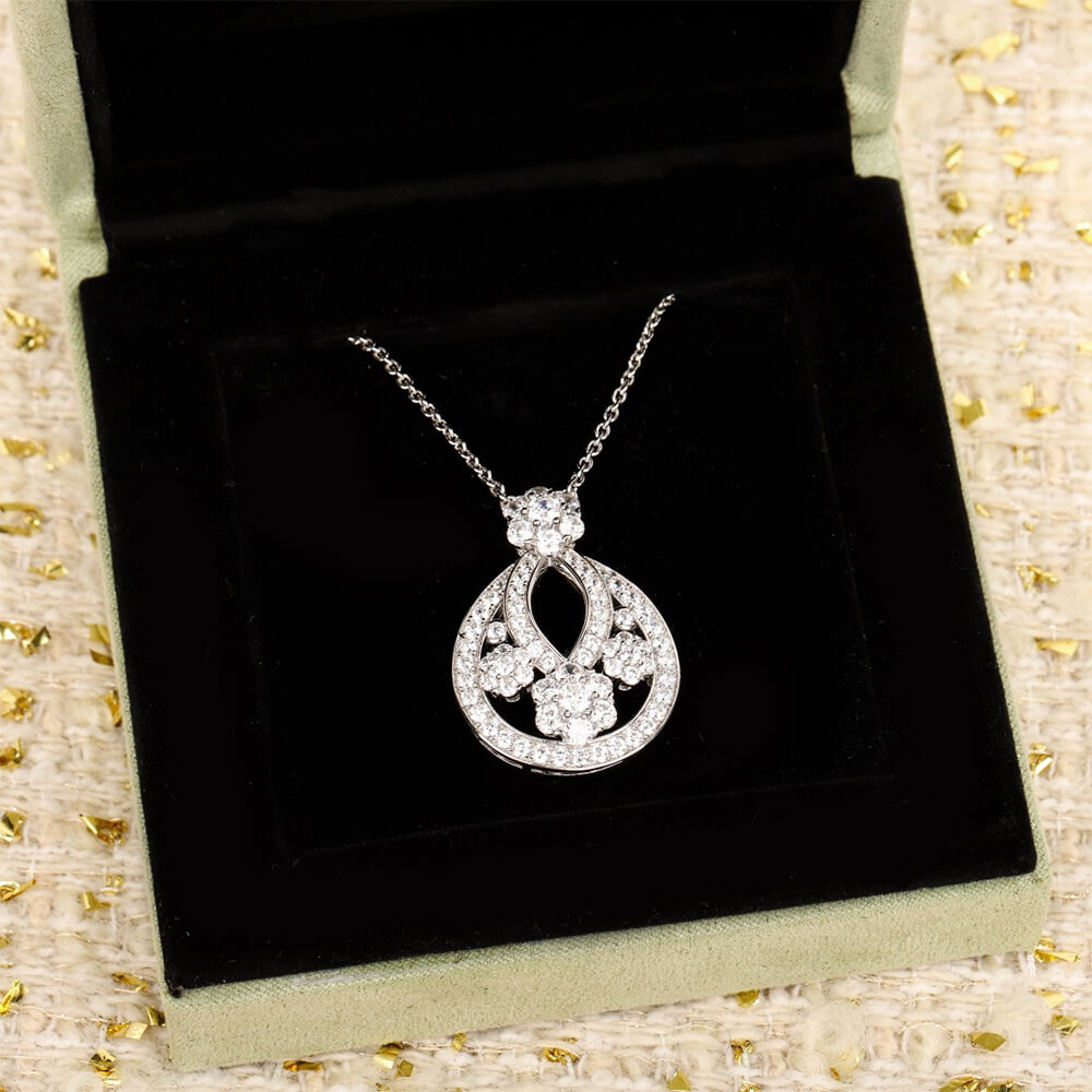 V*n Cl**f & Arpels Necklace