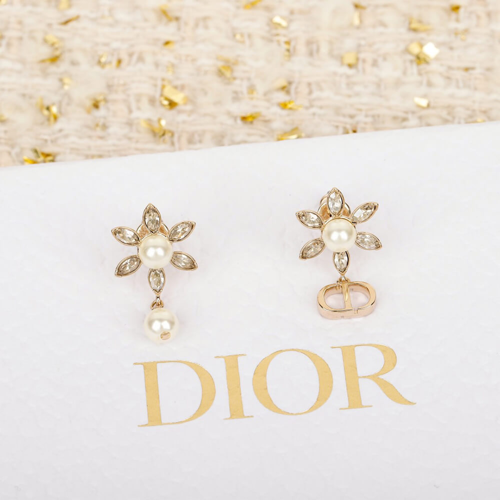 D10r PEARL EARRINGS