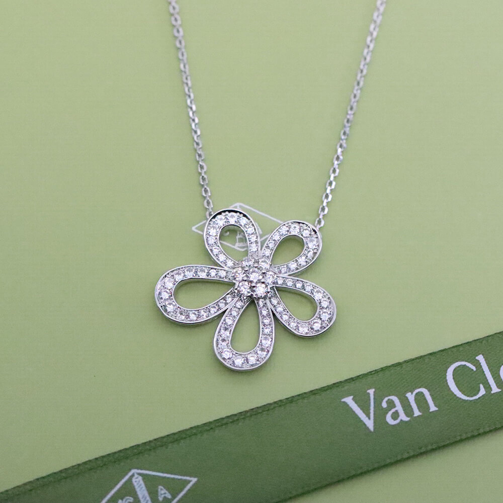 V*n Cl**f & Arpels Necklace