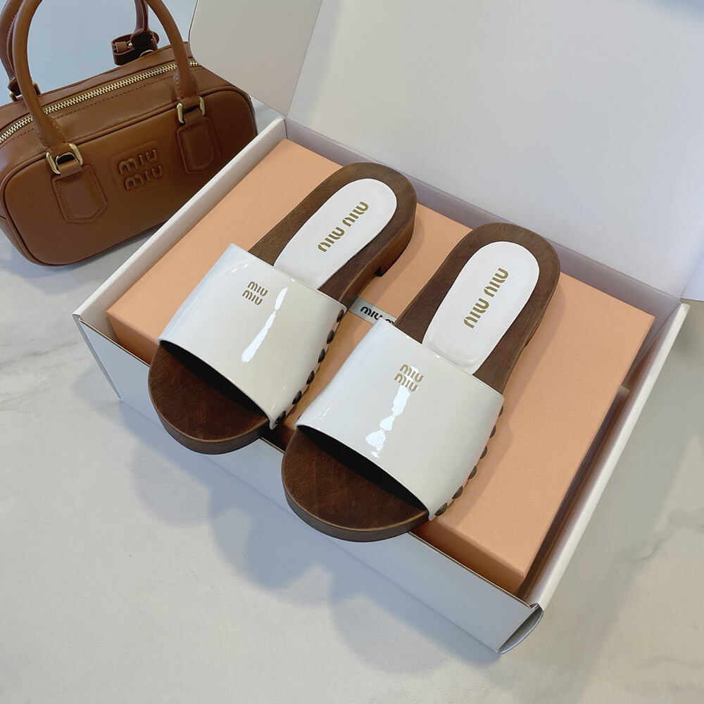 M1um1u Patent leather clogs