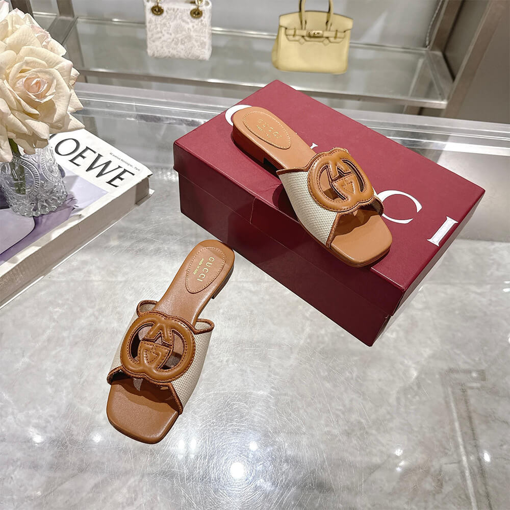 Gvc*1 Women’s Interlocking G slide sandal