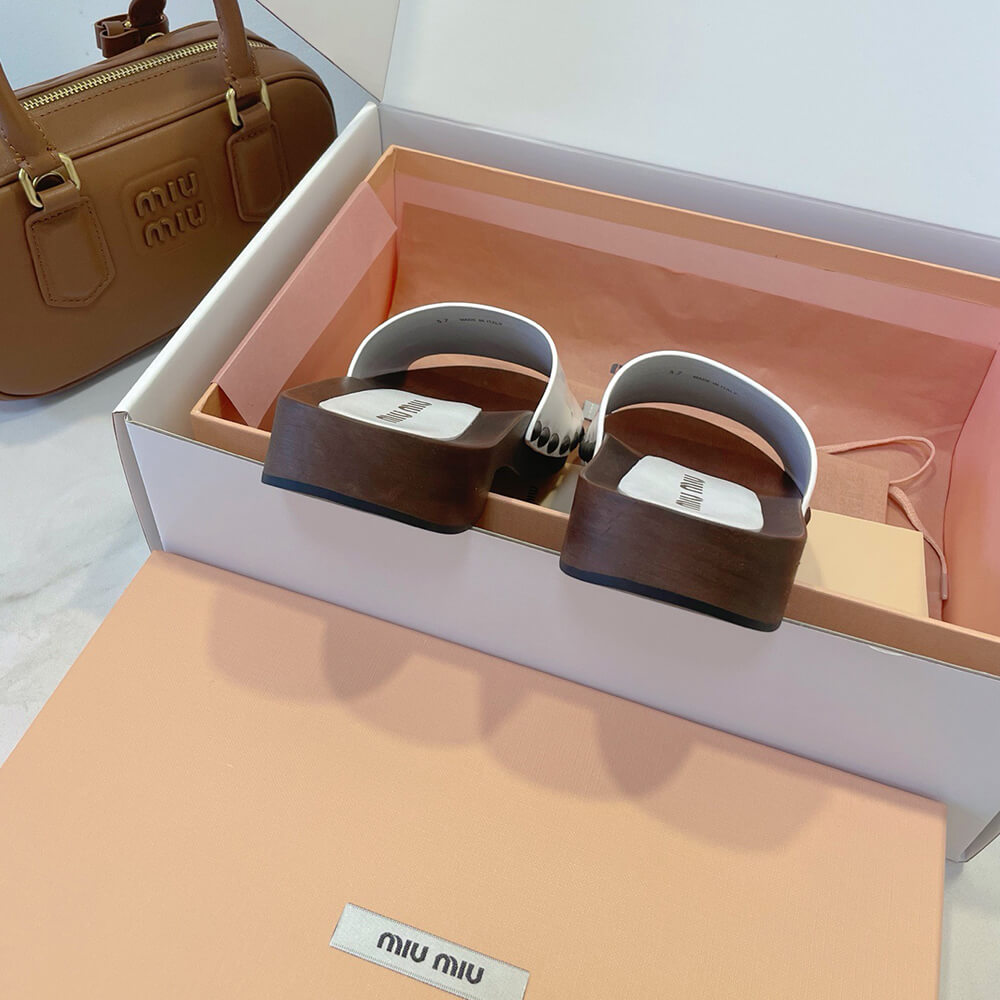M1um1u Patent leather clogs