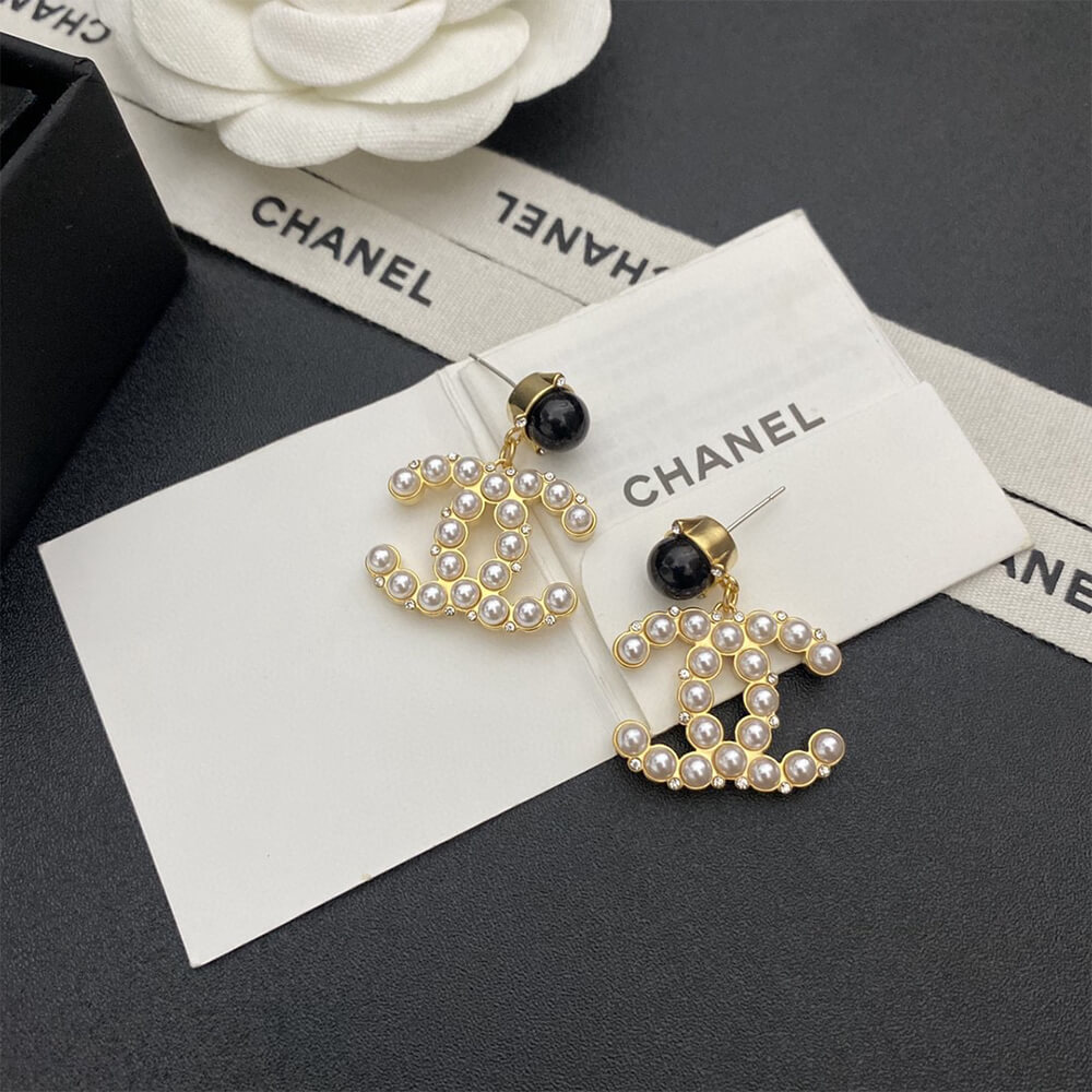 Ch**el PEARL EARRINGS