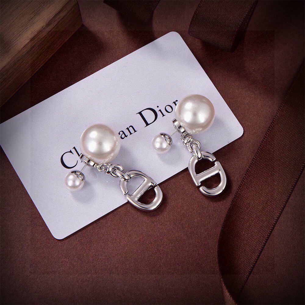 D10r EARRINGS