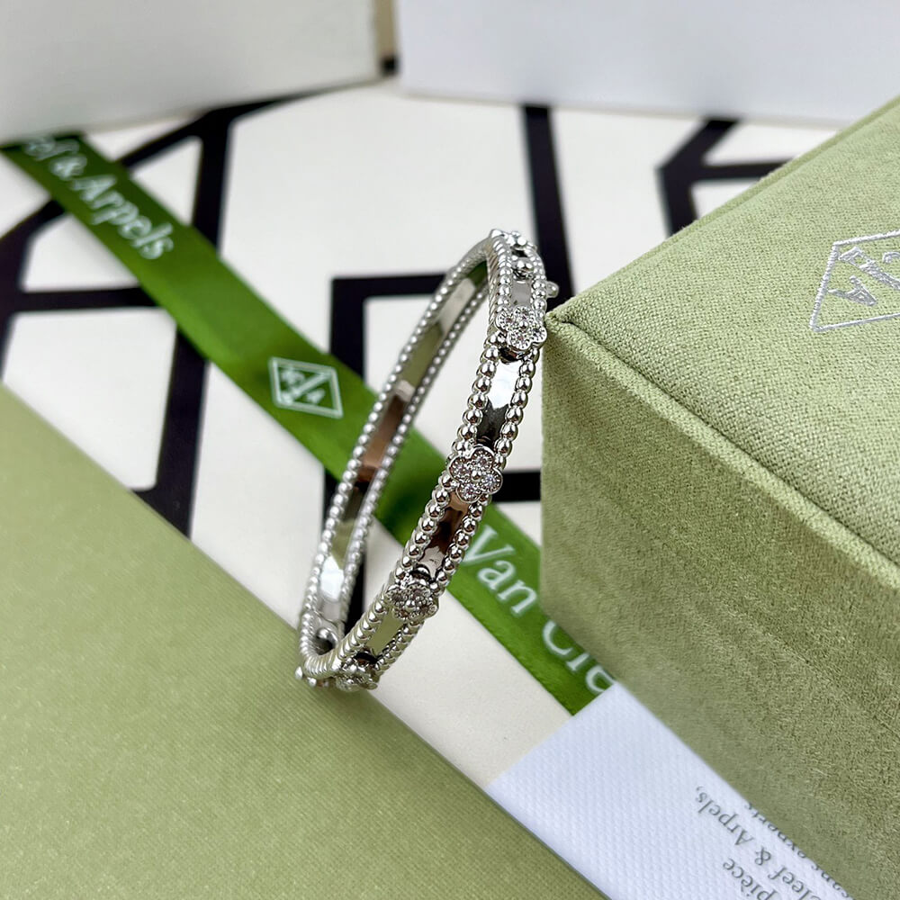 V*n Cl**f & Arpels Perlée sweet clovers bracelet, medium model