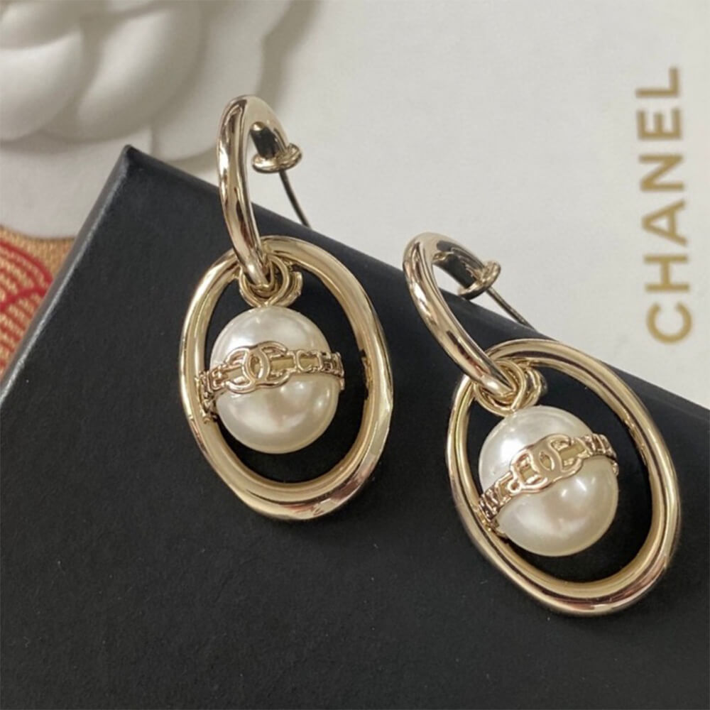 Ch**el PEARL EARRINGS