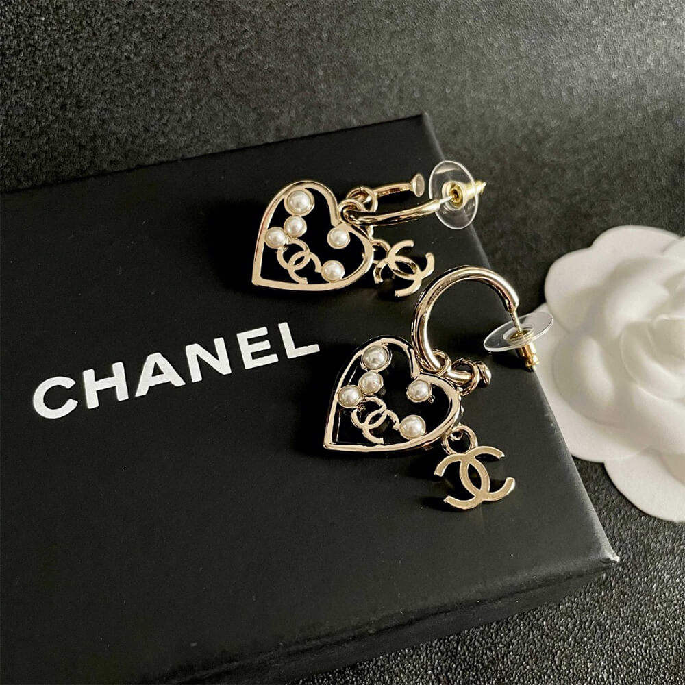 Ch**el PEARL EARRINGS