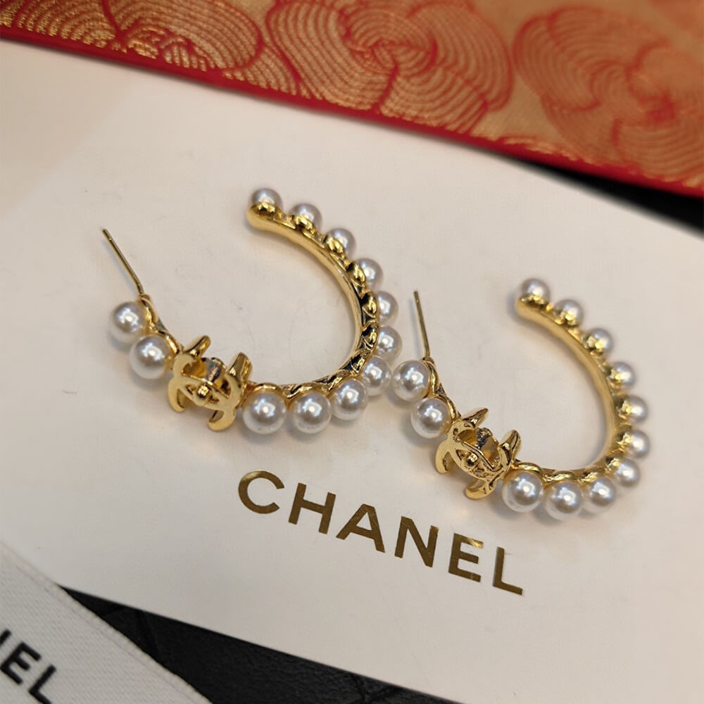Ch**el PEARL EARRINGS