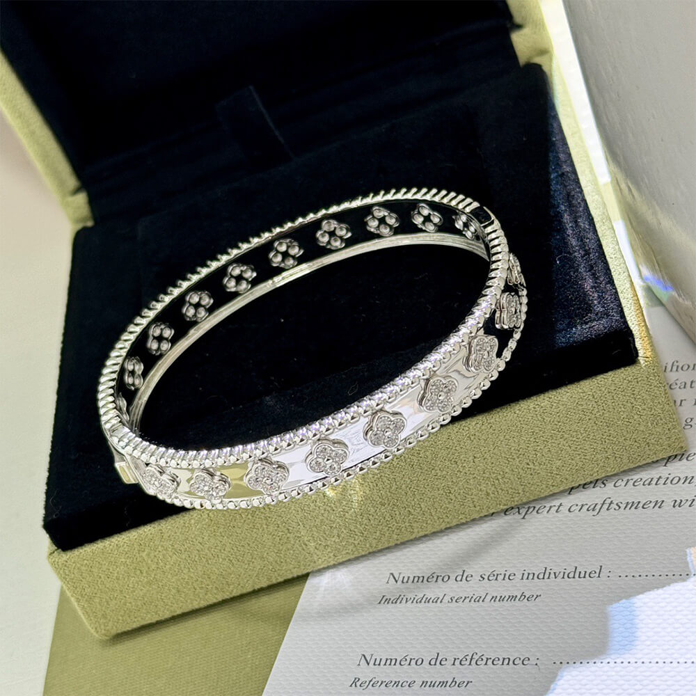 V*n Cl**f & Arpels Perlée clovers bracelet, medium model
