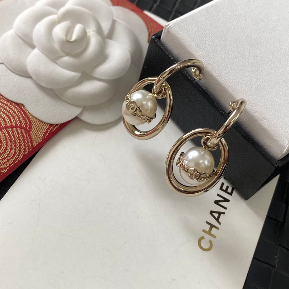 Ch**el PEARL EARRINGS