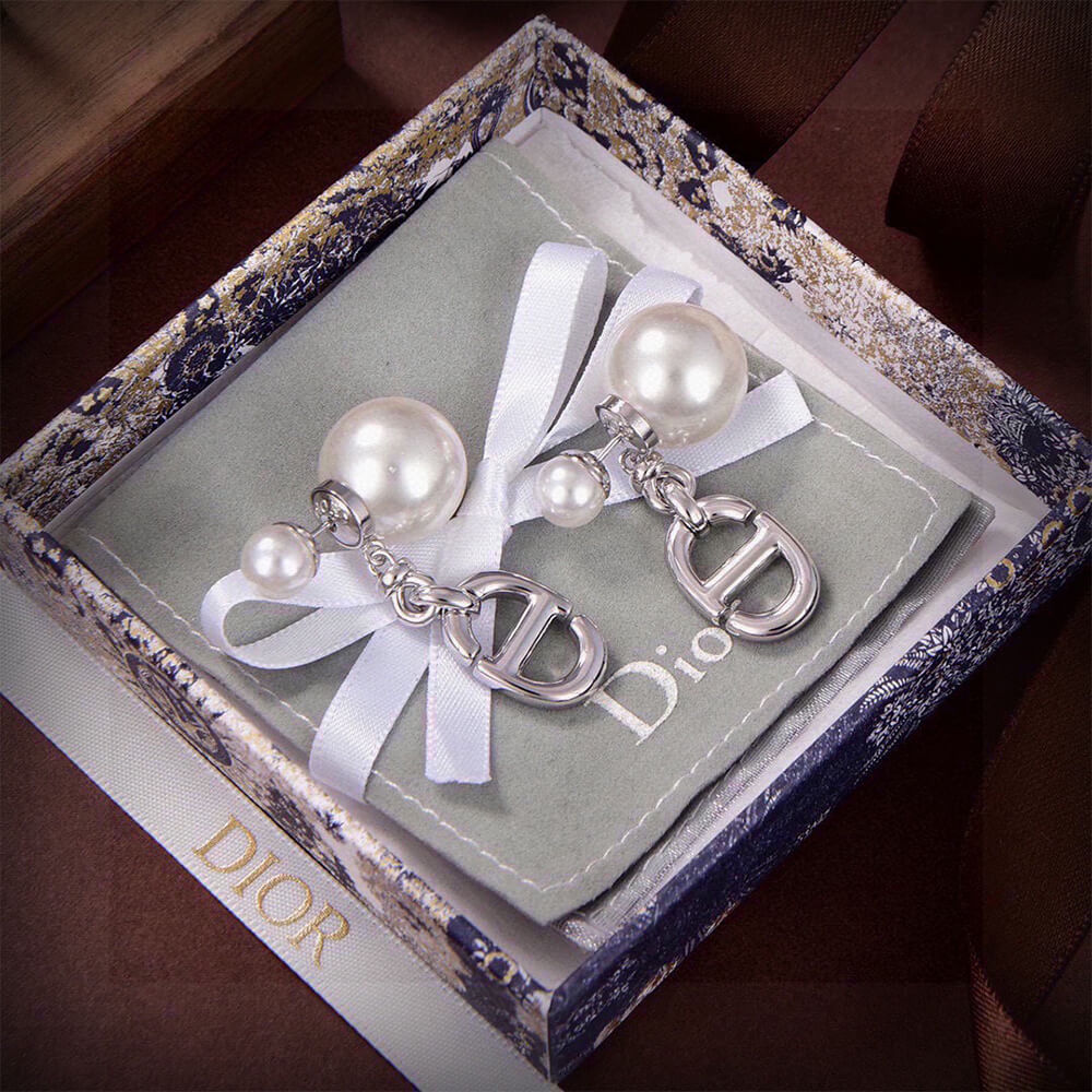 D10r EARRINGS