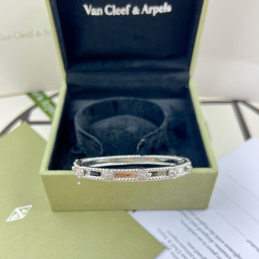 V*n Cl**f & Arpels Perlée sweet clovers bracelet, medium model