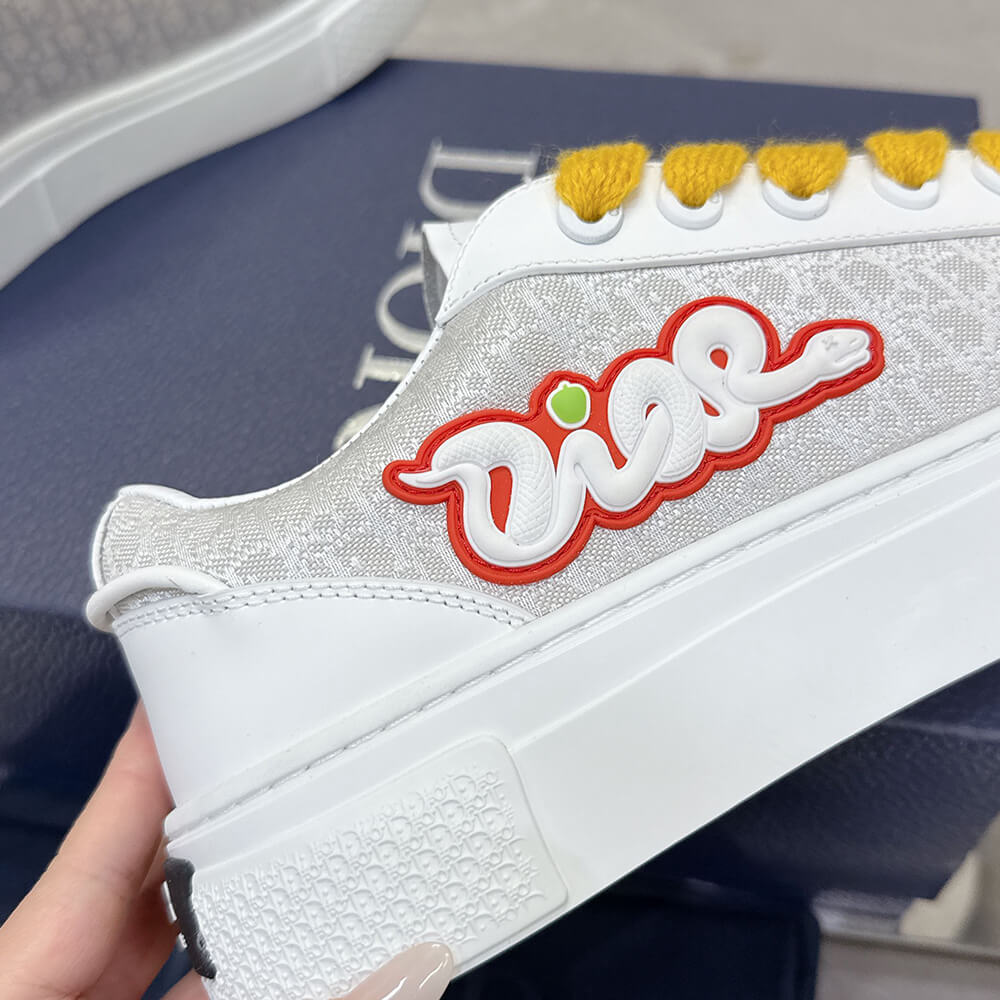 D10r B33 KAWS SNEAKERS