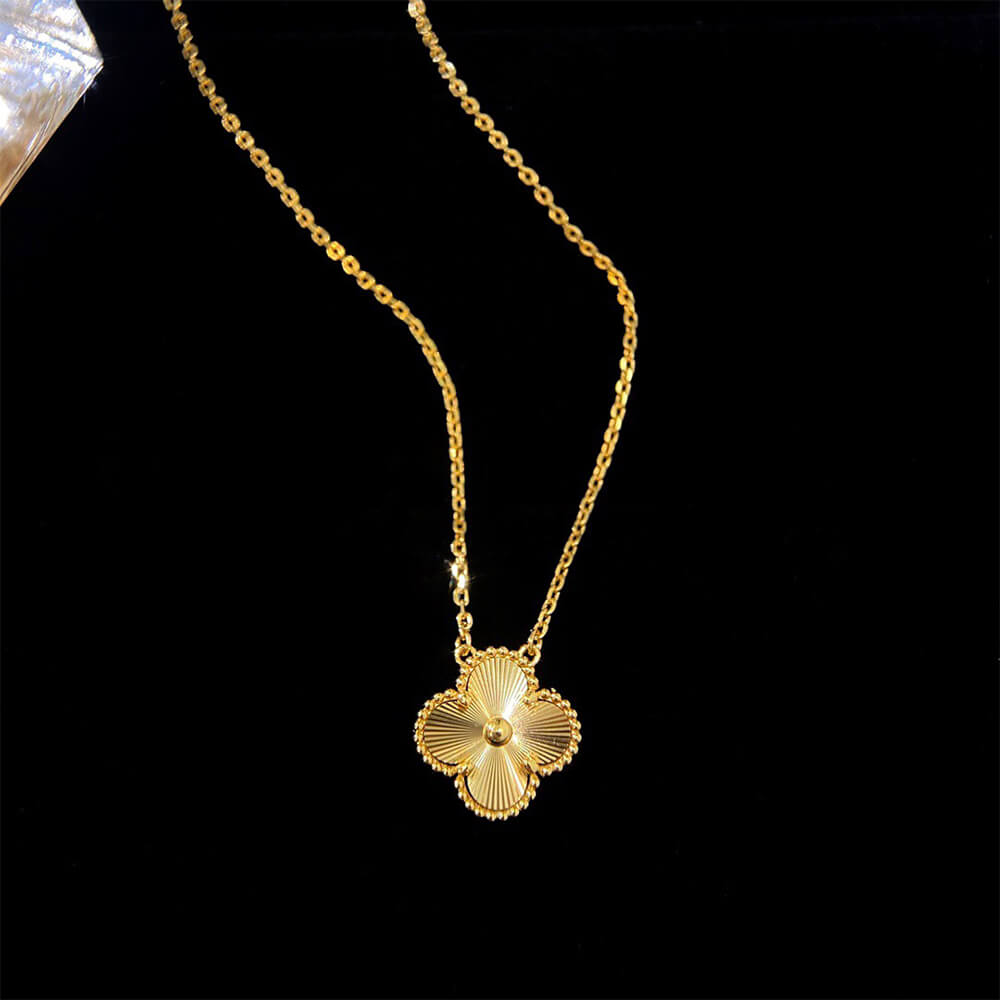 VCA Vintage Alhambra pendant