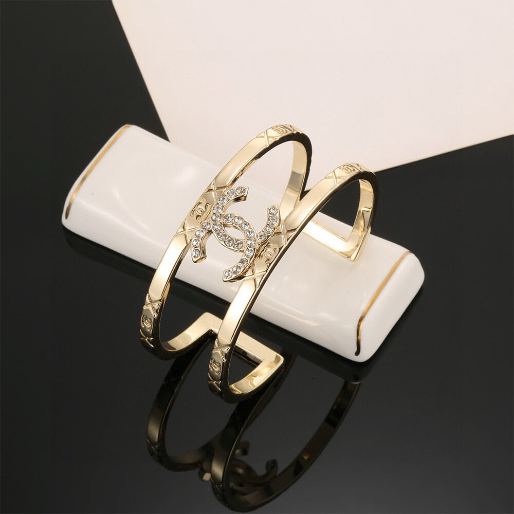 Ch**el bracelet