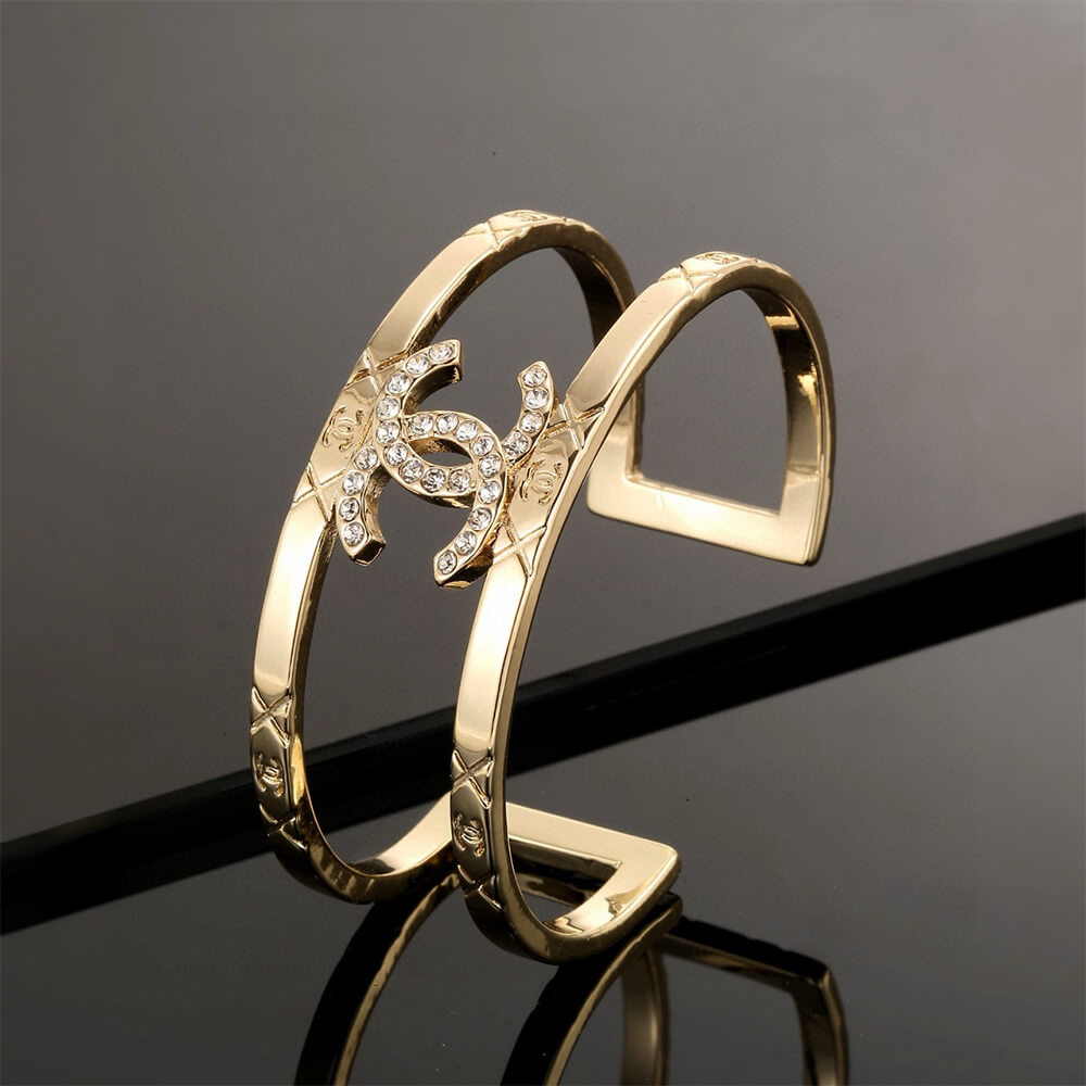 Ch**el bracelet
