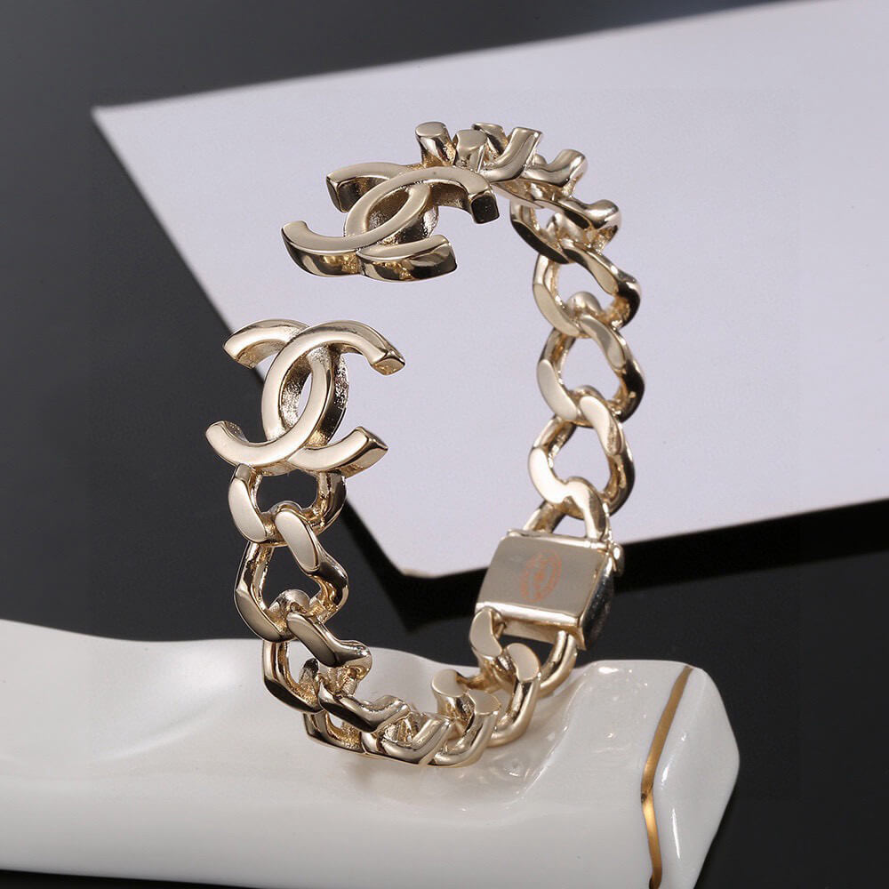 Ch**el bracelet
