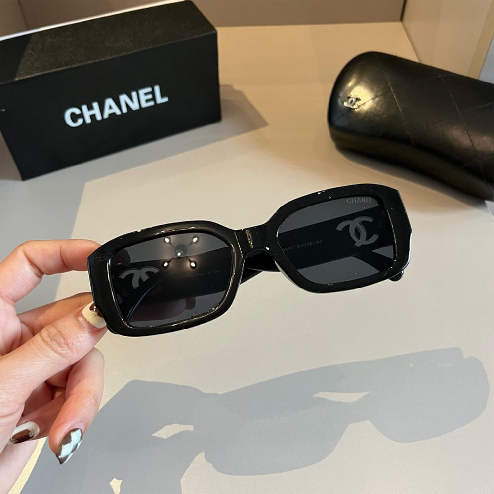 Ch**el SUNGLASSES