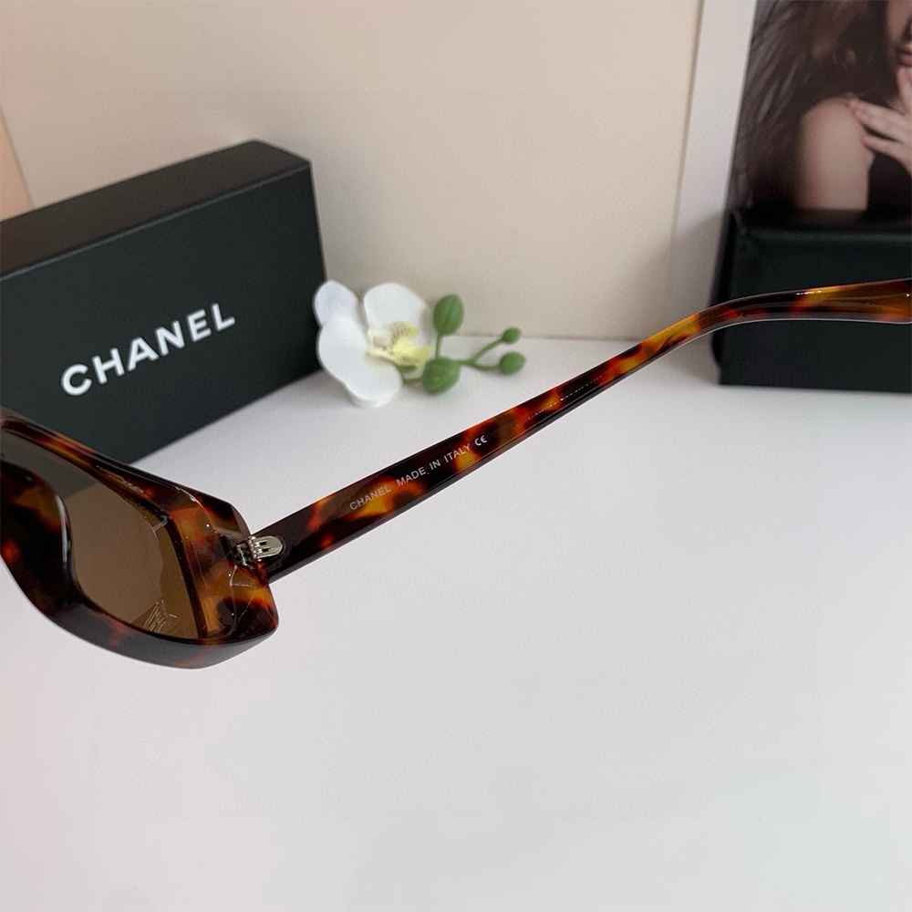 Ch**el SUNGLASSES