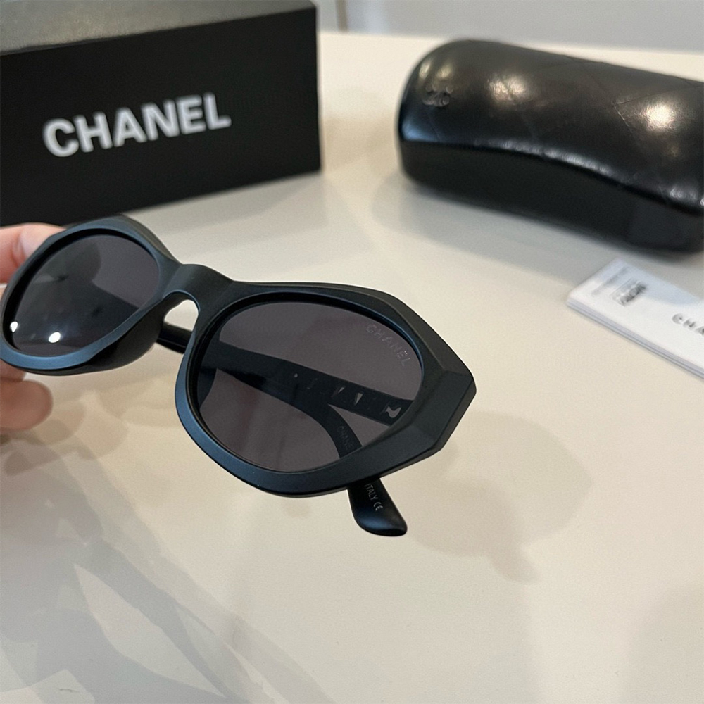 Ch**el SUNGLASSES