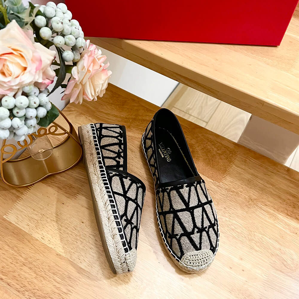 Va1e*ntin0 Garavani Espadrilles