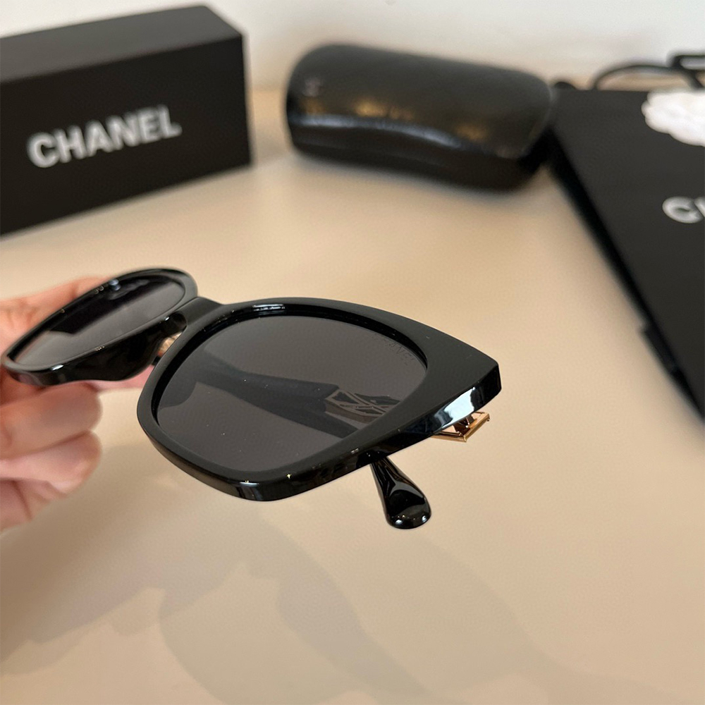 Ch**el SUNGLASSES