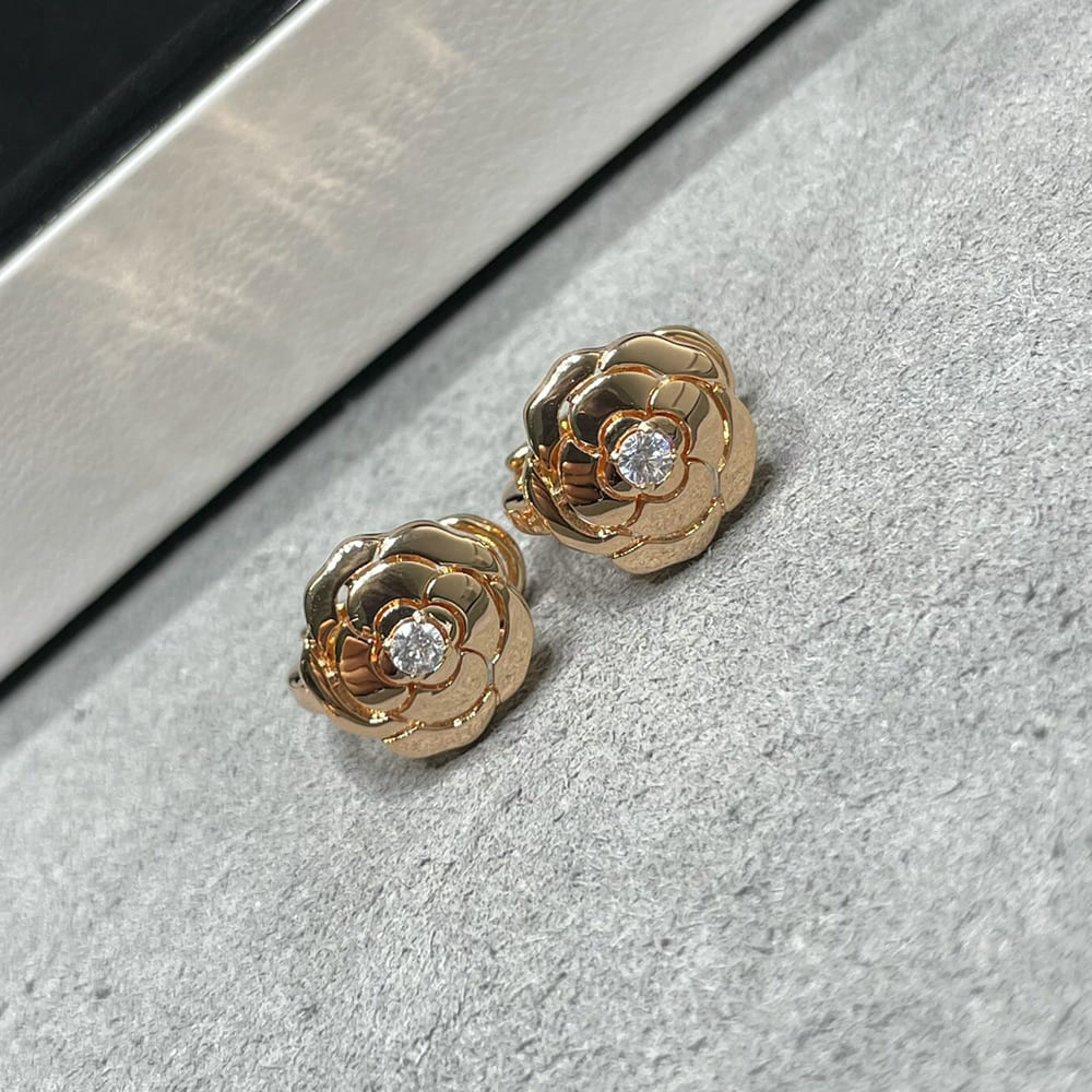 Ch**el BOUTON DE CAM??LIA EARRINGS