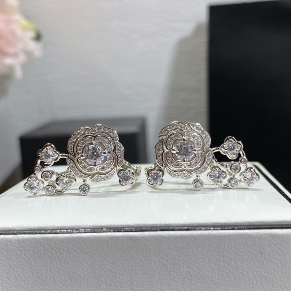 Ch**el BOUTON DE CAM??LIA HANGING EARRINGS