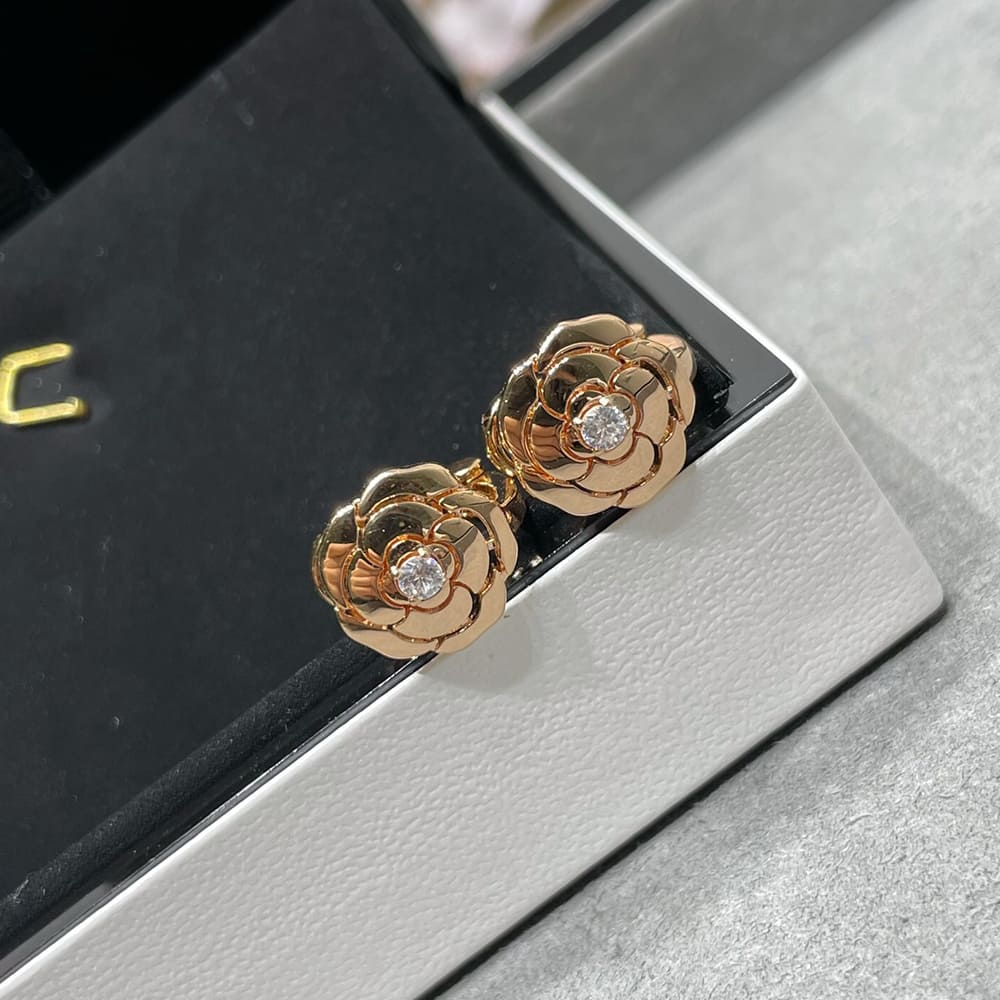 Ch**el BOUTON DE CAM??LIA EARRINGS