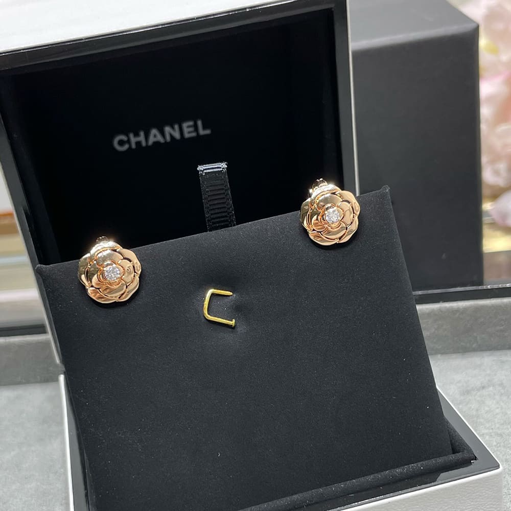 Ch**el BOUTON DE CAM??LIA EARRINGS