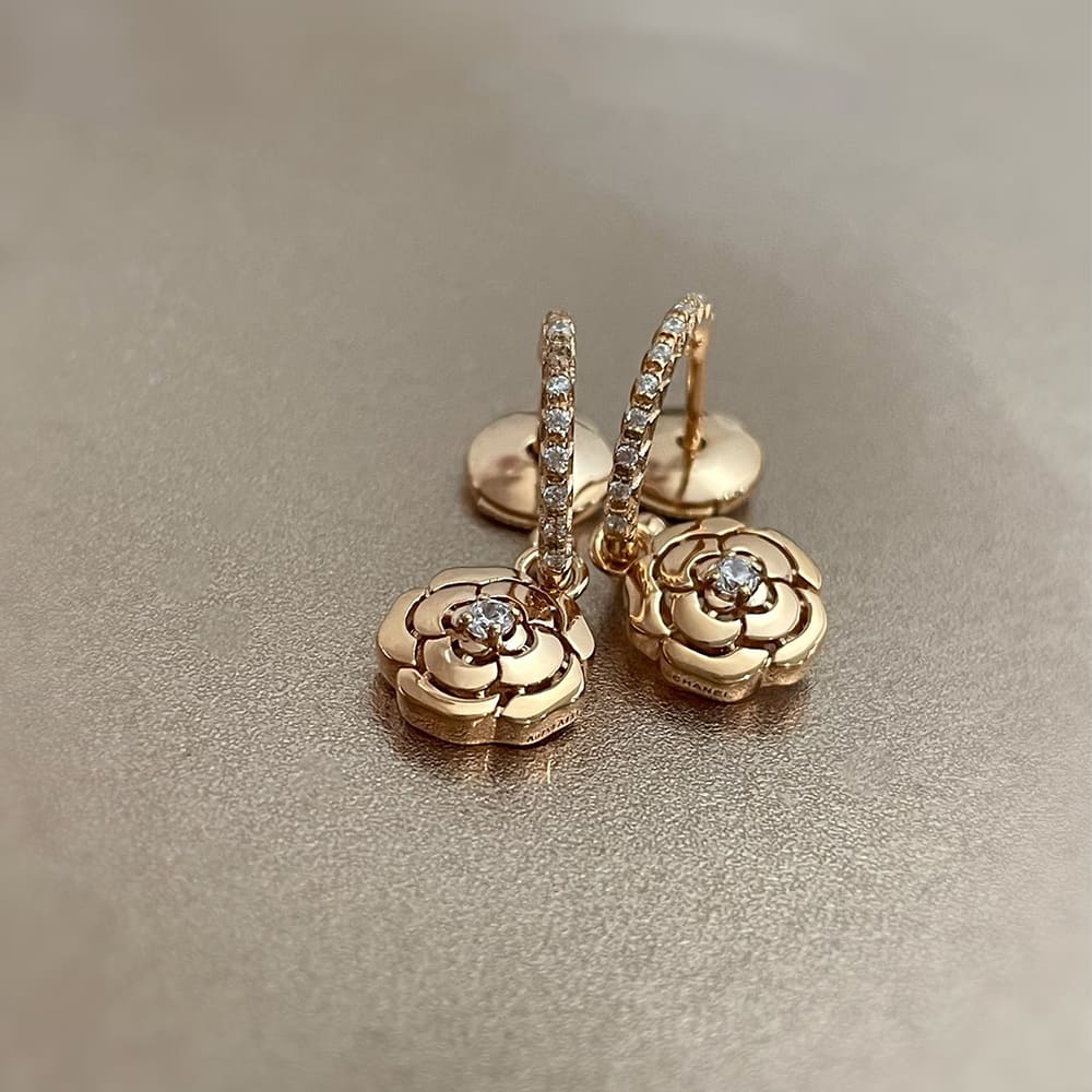 Ch**el EXTRAIT DE CAM??LIA EARRINGS