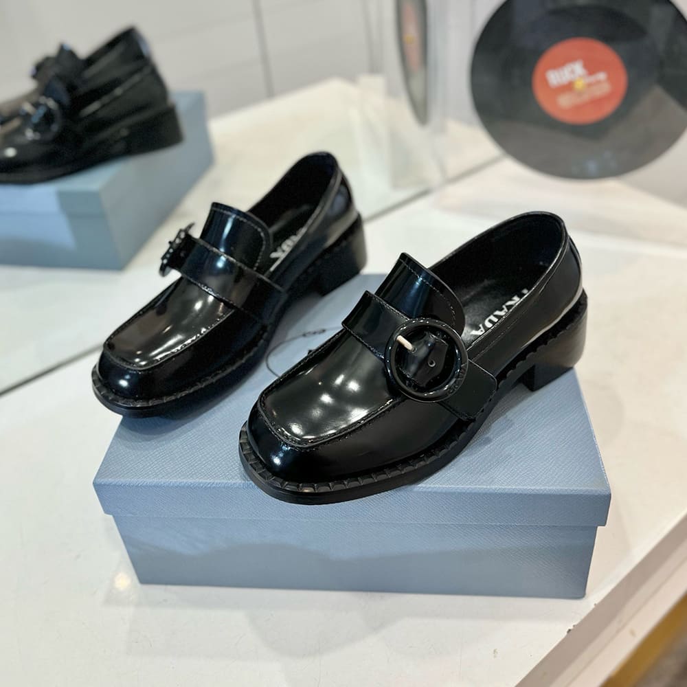 Pra*a loafers