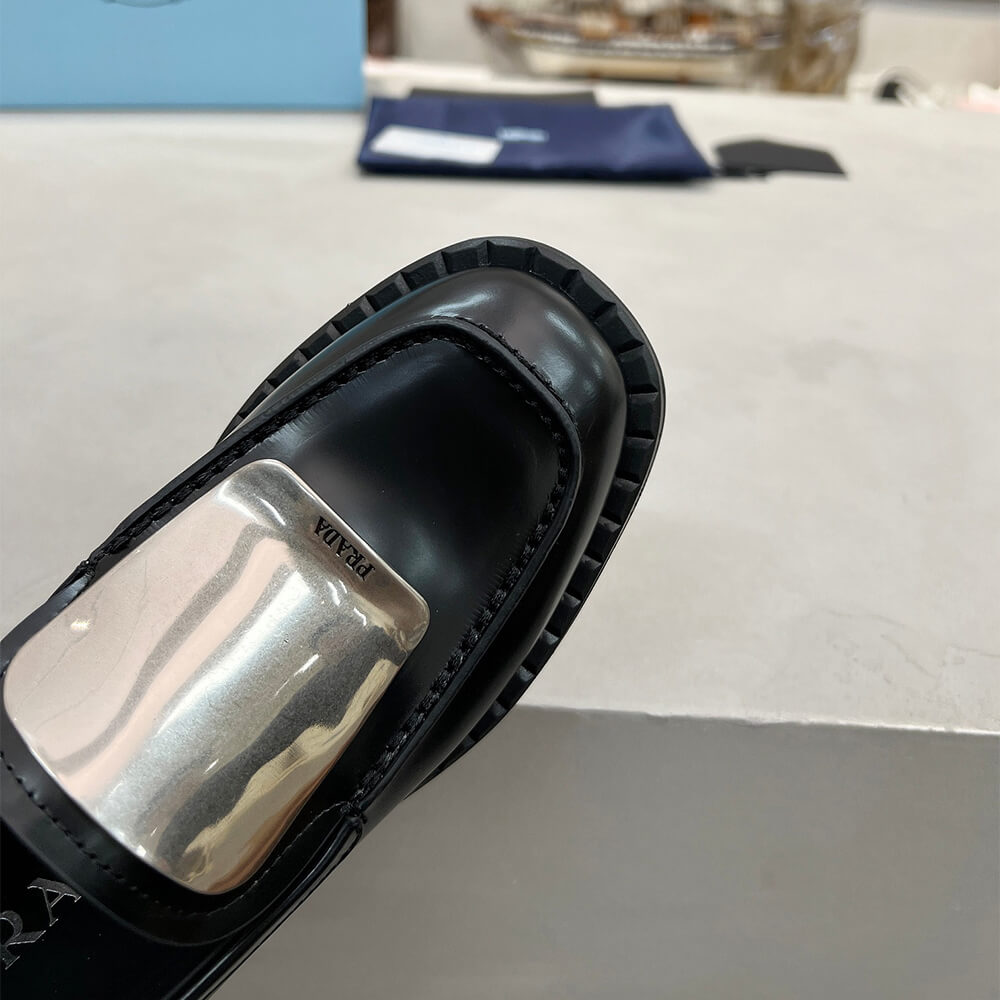 Pra*a loafers