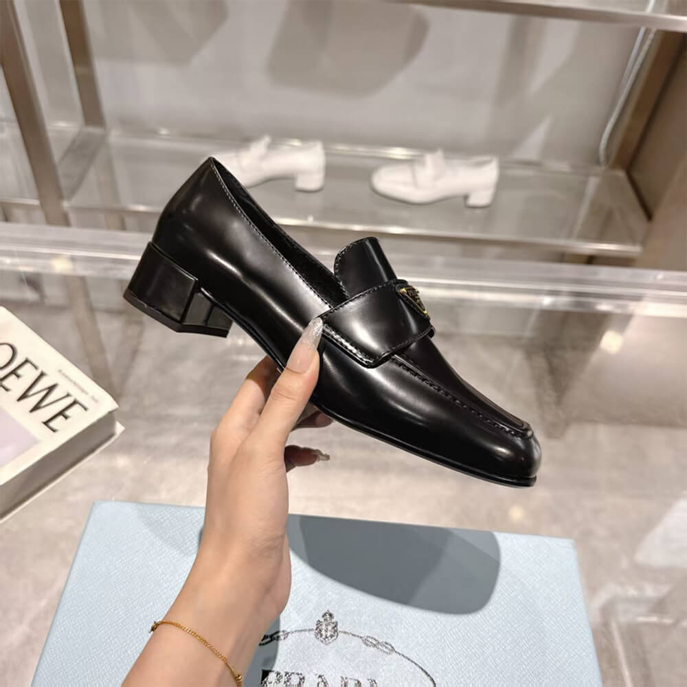 Pra*a loafers