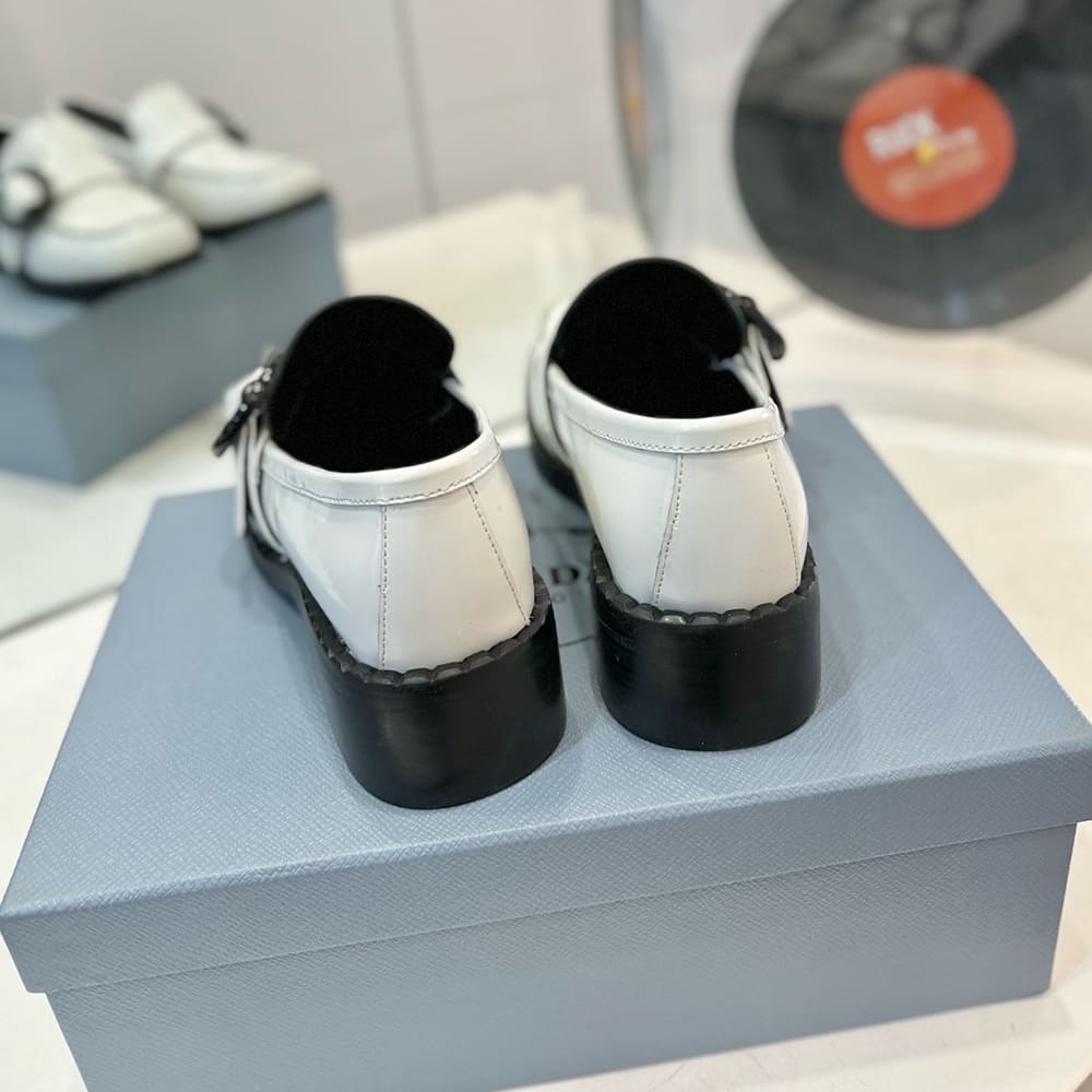 Pra*a loafers