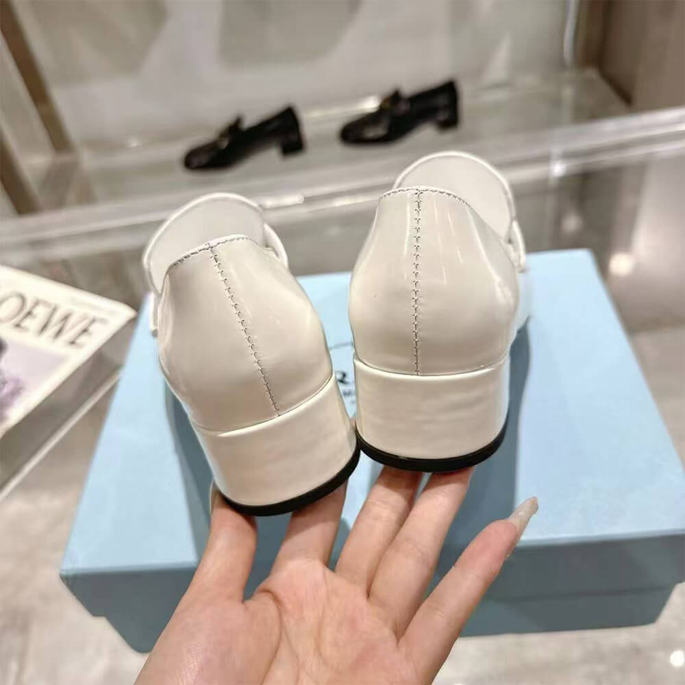 Pra*a loafers