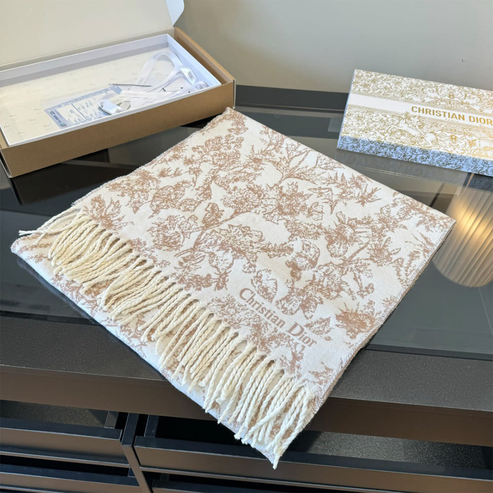 D10r Cashmere Knit Scarves