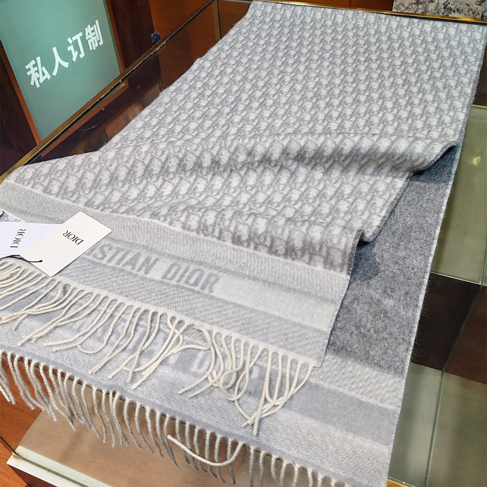 D10r Printed scarf